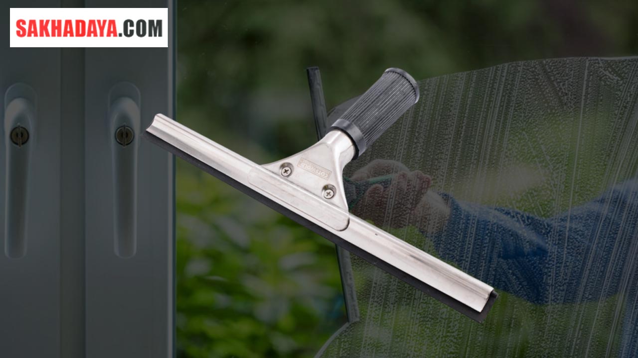 Distributor Squeegees: Jual Squeegees Berkualitas untuk Industri, Kebersihan Profesional, dan Produksi Sablon